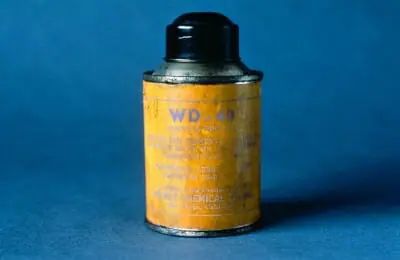 Original-WD-40-Can_blue-background.jpg